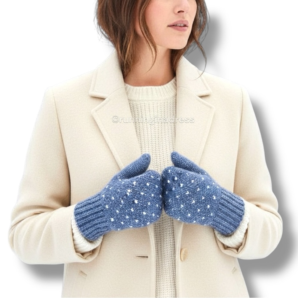 NWT Aerie Knit Mittens In Color Blue Heather With Hearts